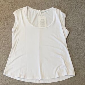 Fitted White Sleeveless Tank Top